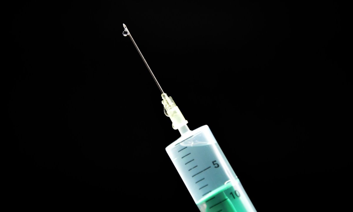 Vaccine needle injection g0746c4d55 1920 1200x721 1