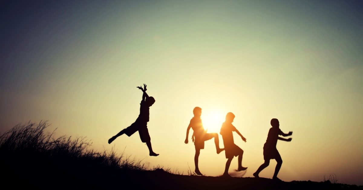 Kids Silhouette HIll 1200x628 1