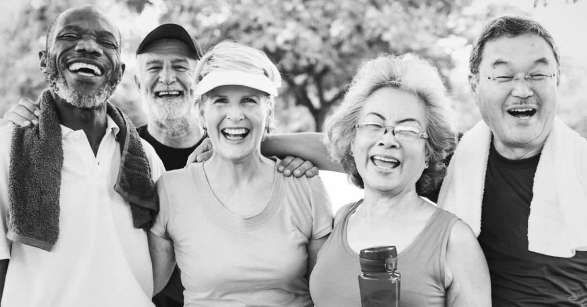 group photo senior friends d2 1201x628 1